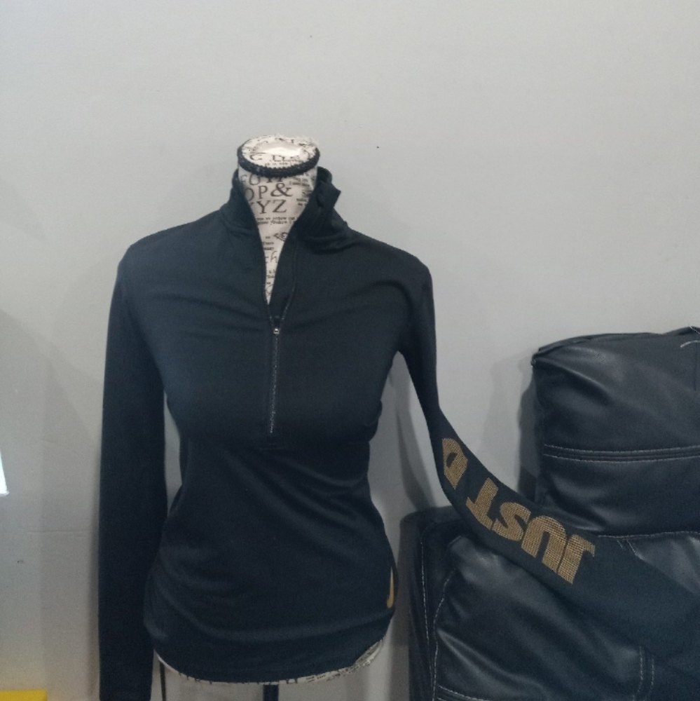 😍😍NWOT Womens Nike Dri fit half zip pullover track jacket😍😍